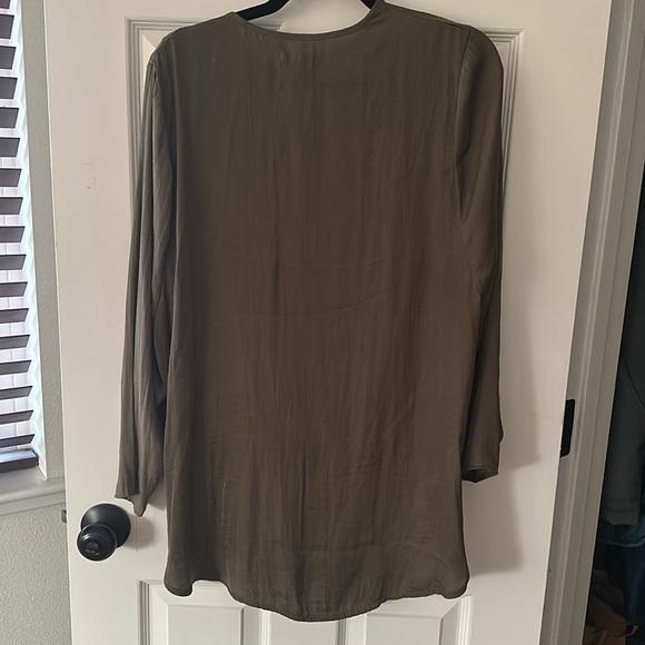 Green cutout shirt - Picture 2 of 2